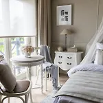 Lebeaubylivingroom Otel 3*