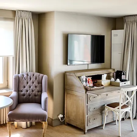 Hotel Lebeaubylivingroom