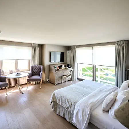 Hotel Lebeaubylivingroom