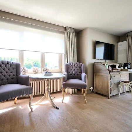 Hotel Lebeaubylivingroom