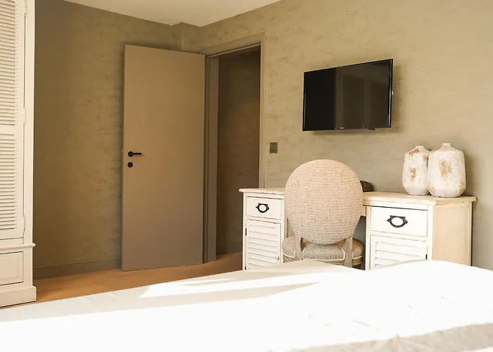 Hotel Lebeaubylivingroom